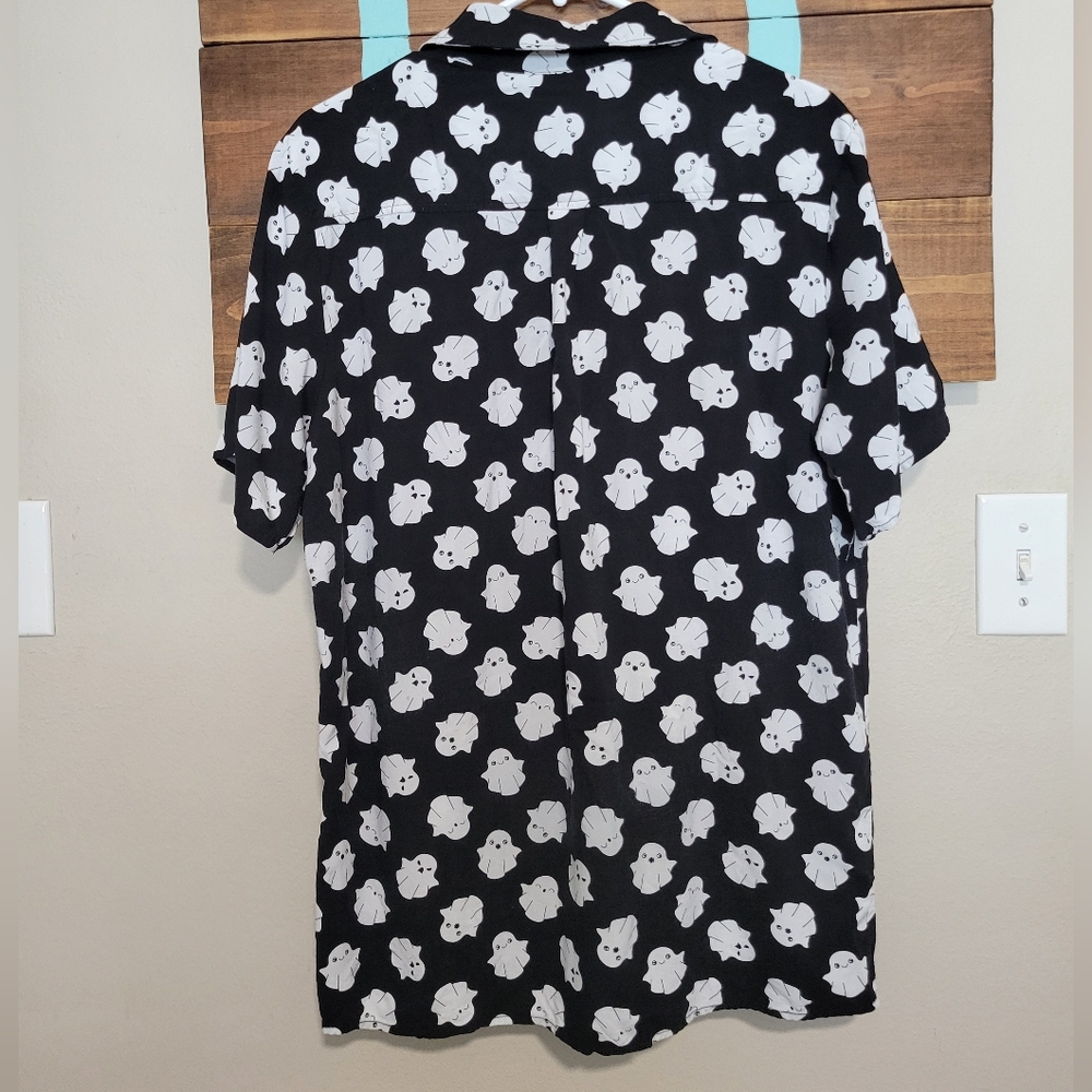 Hot Topic Black And White Ghost Pattern Shirt Siz… - image 2